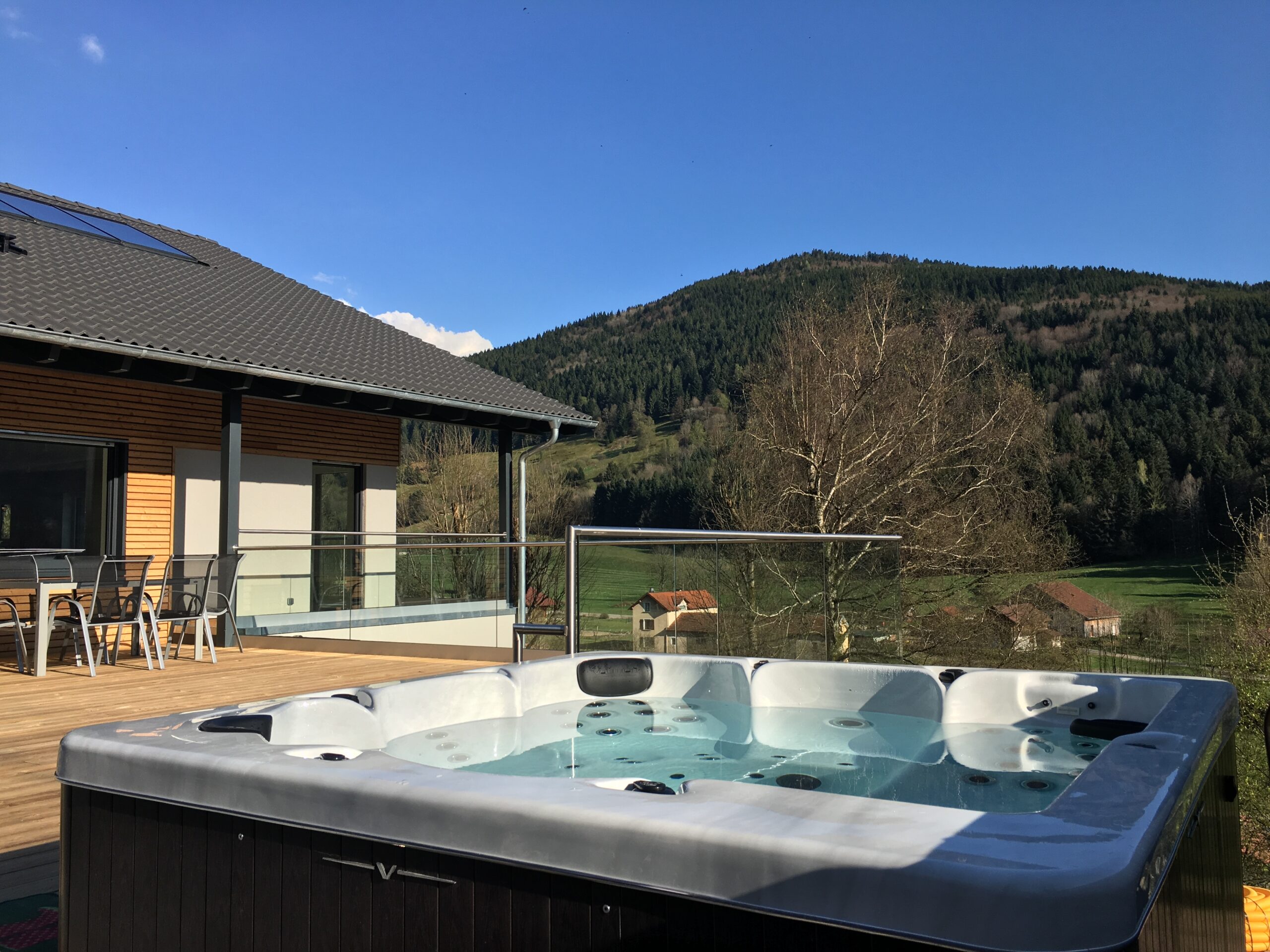 The stunning exterior of Chalet AzurEstia in the mountains