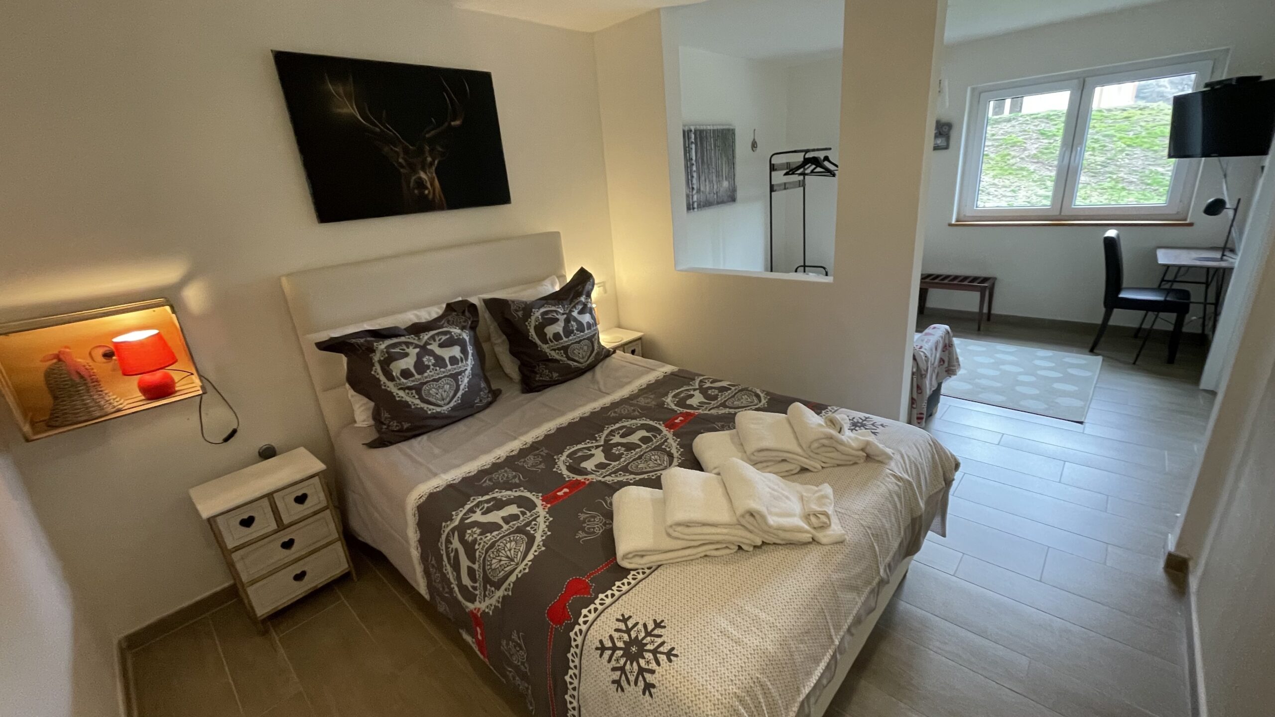 Fully equipped modern gourmet kitchen